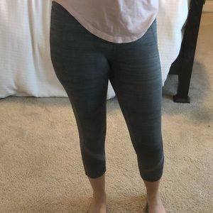 Grey dry fit cropped leggings